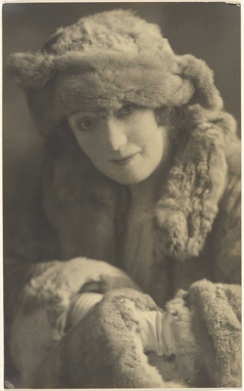 [Ritratto di una donna in pelliccia] da Louis Fleckenstein