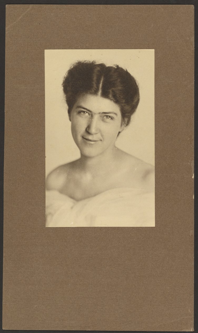 [Ritratto di una donna con un abito con le spalle scoperte] da Louis Fleckenstein