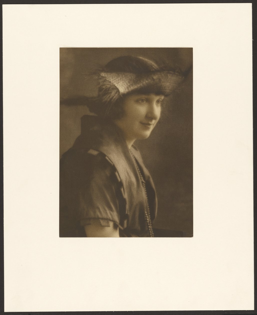[Ritratto di donna con cappello di paglia] da Louis Fleckenstein