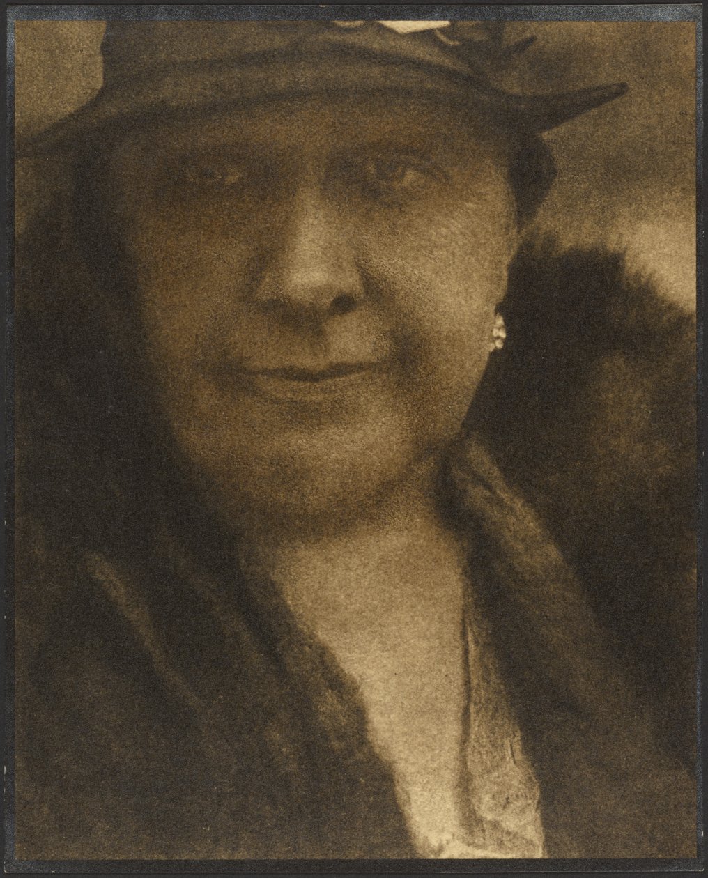 [Ritratto di donna con orecchino di diamante] da Louis Fleckenstein