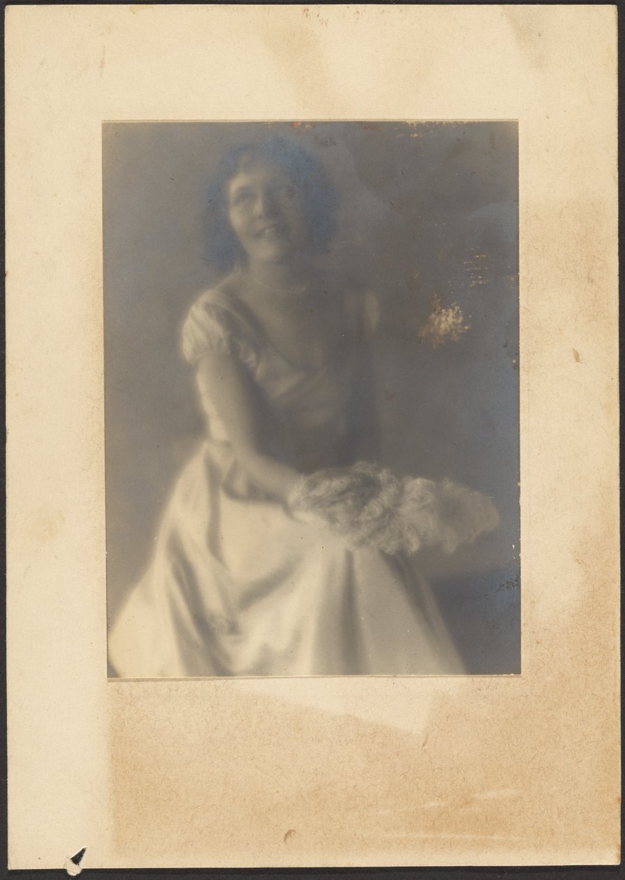 [Ritratto di donna con ventaglio di piume] da Louis Fleckenstein