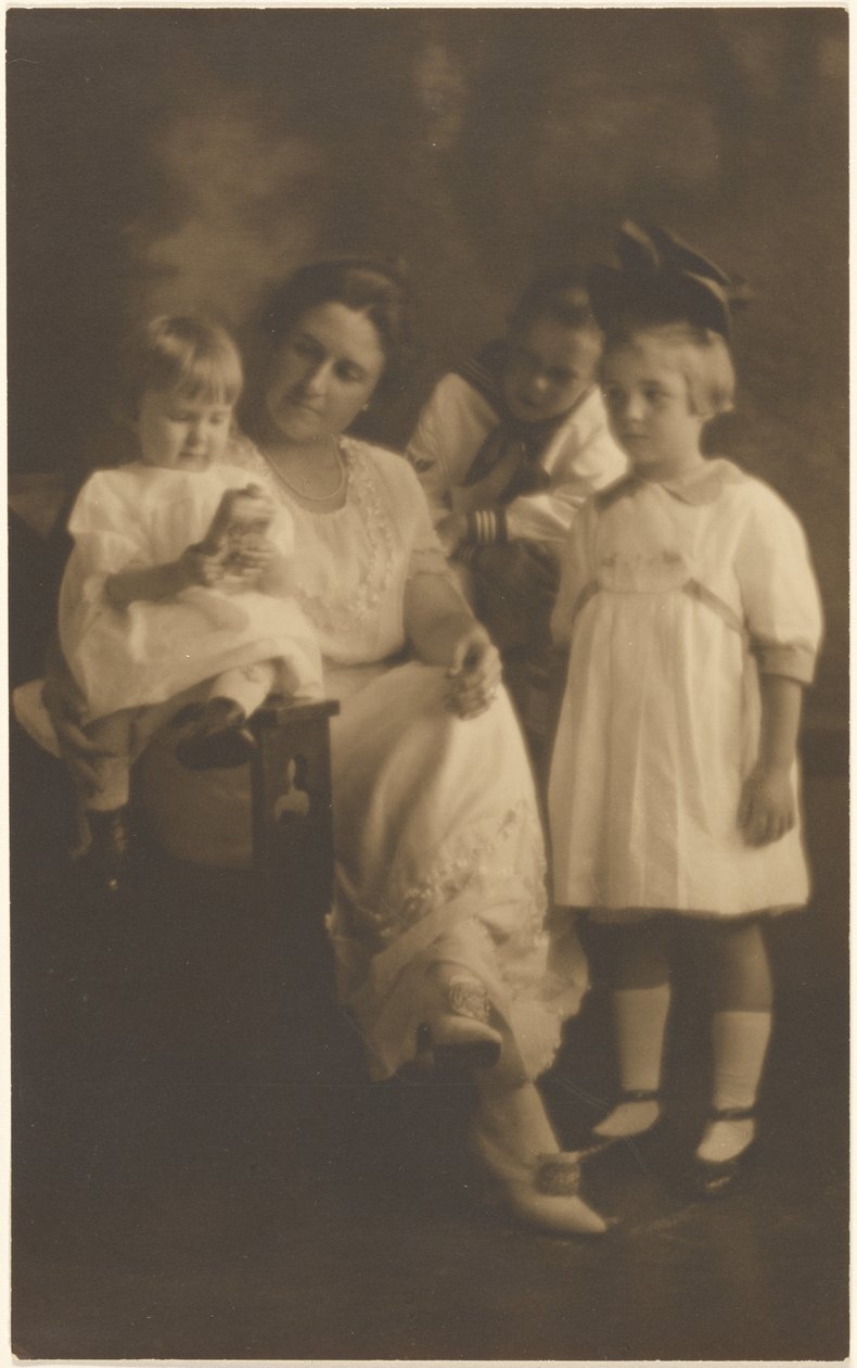 [Ritratto di una donna con tre bambini] da Louis Fleckenstein