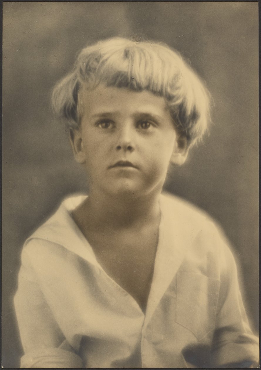 [Ritratto di un ragazzino con la camicia bianca] da Louis Fleckenstein