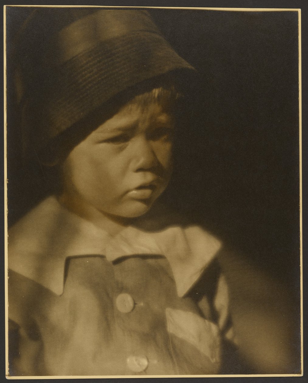 [Ritratto di un bambino con berretto] da Louis Fleckenstein