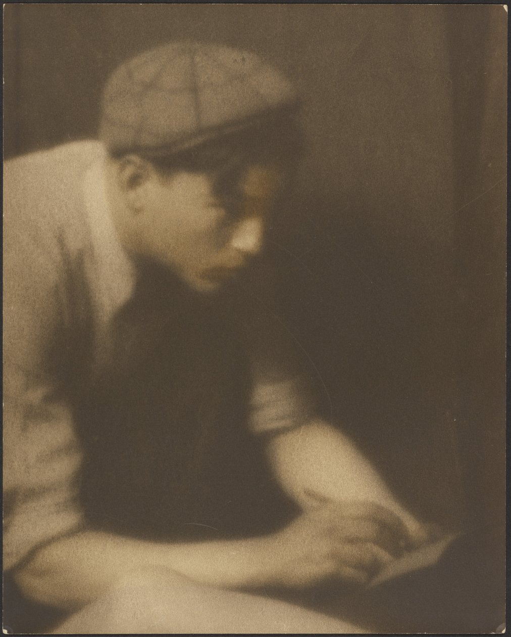 [Ritratto di un giovane che scrive un biglietto] da Louis Fleckenstein
