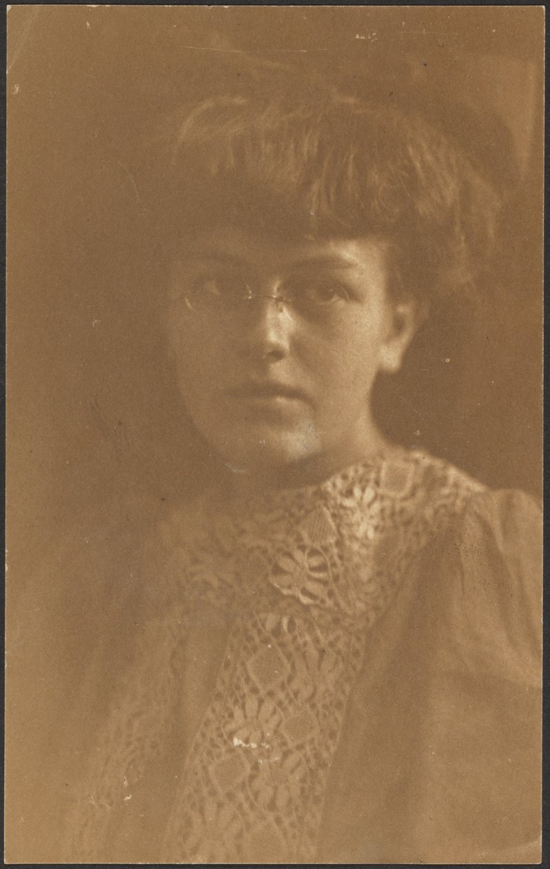 Ritratto di una giovane donna con gli occhiali da Louis Fleckenstein