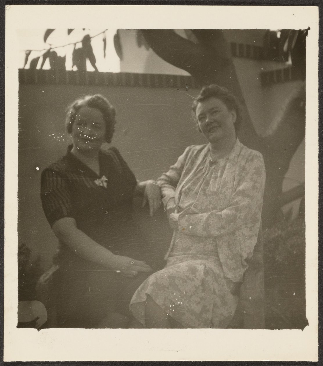 [Due donne in giardino] da Louis Fleckenstein