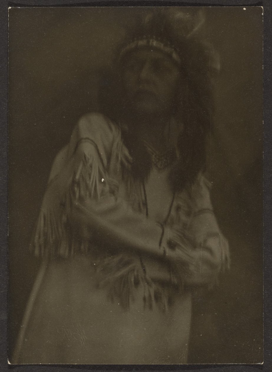[Donna vestita da nativo americano] da Louis Fleckenstein