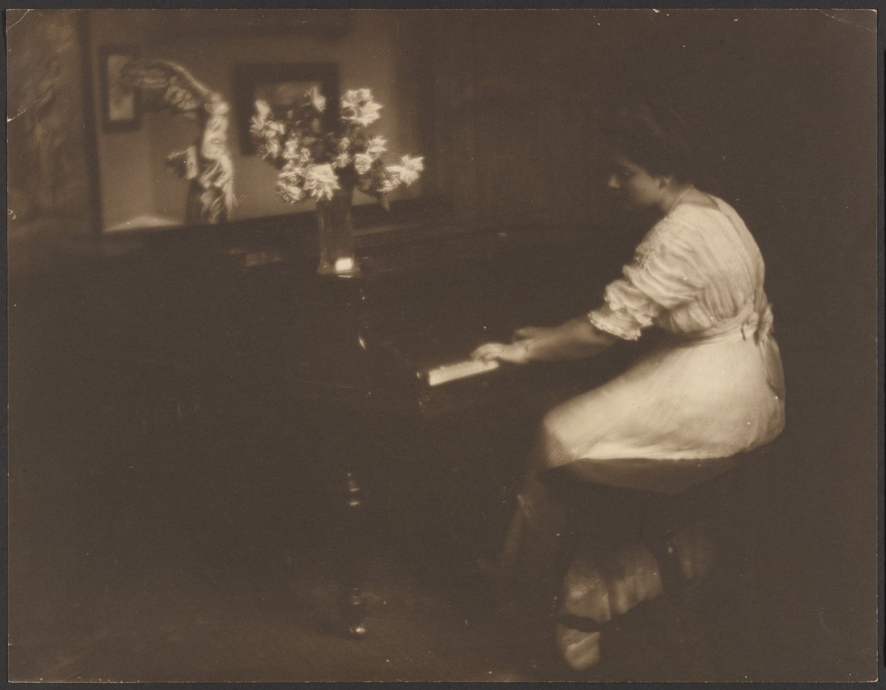 [Donna che suona il pianoforte] da Louis Fleckenstein