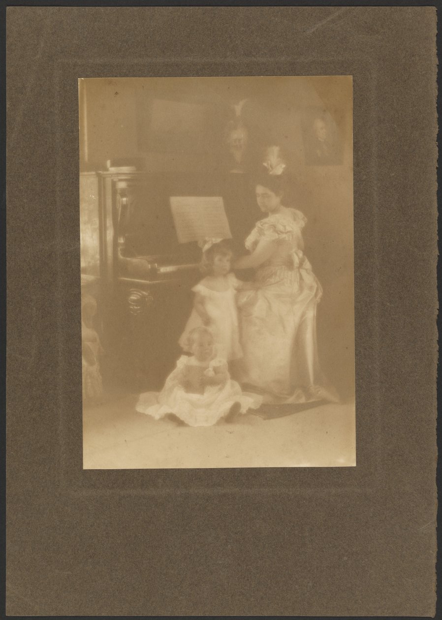 [Donna al pianoforte con dei bambini] da Louis Fleckenstein
