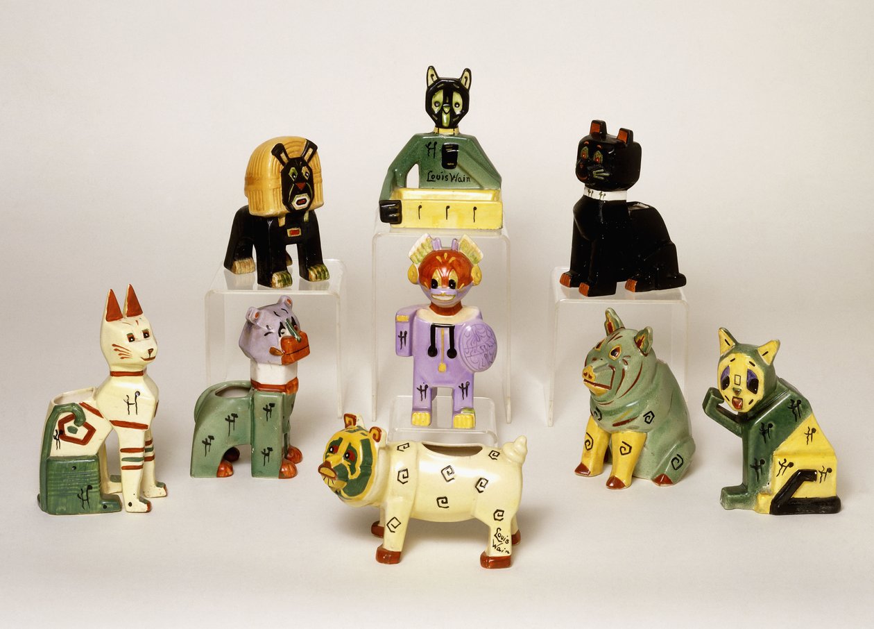 Un gruppo di vasi in porcellana a forma di animali stilizzati, XX secolo da Louis Wain
