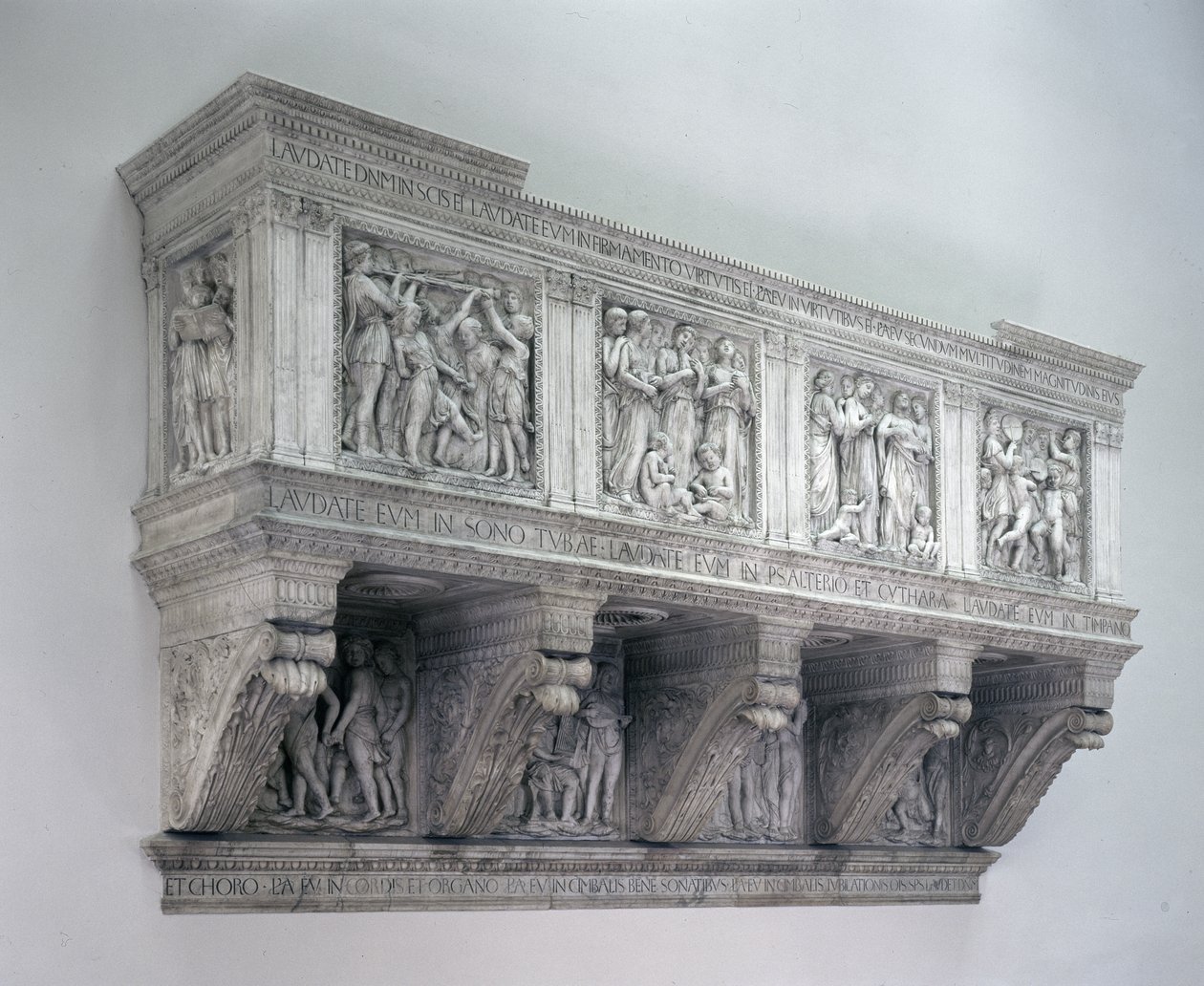 Cantoria ricostruita da Luca Della Robbia