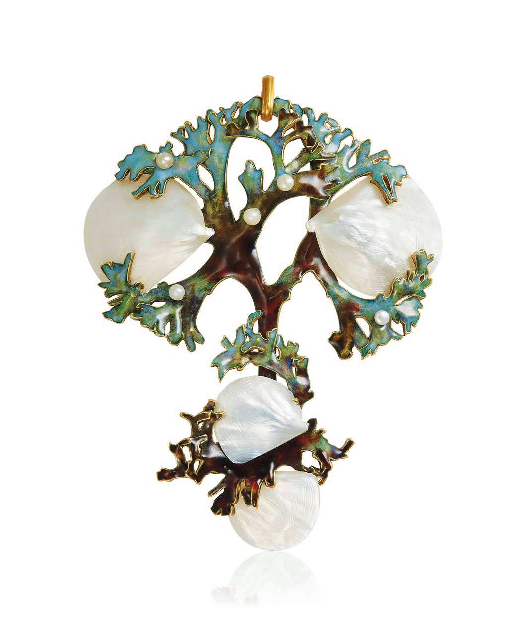 Un pendente Art Nouveau in madreperla, smalto e perla di semi, c.1900 da Lucien Gaillard