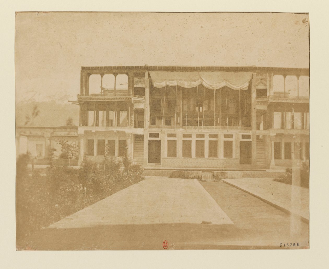 Teheran. Ingresso del Nizamiyeh da Luigi Pesce