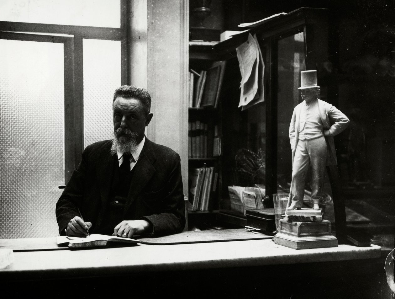 Mr. Gubinelli, last manager of the Antico Caffè Greco on Via Condotti da Luigi Leoni