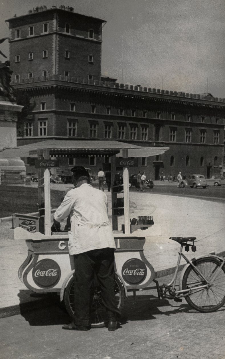 Peddler of gelato (ice cream-seller) in Piazza Venezia, Roma da Luigi Leoni