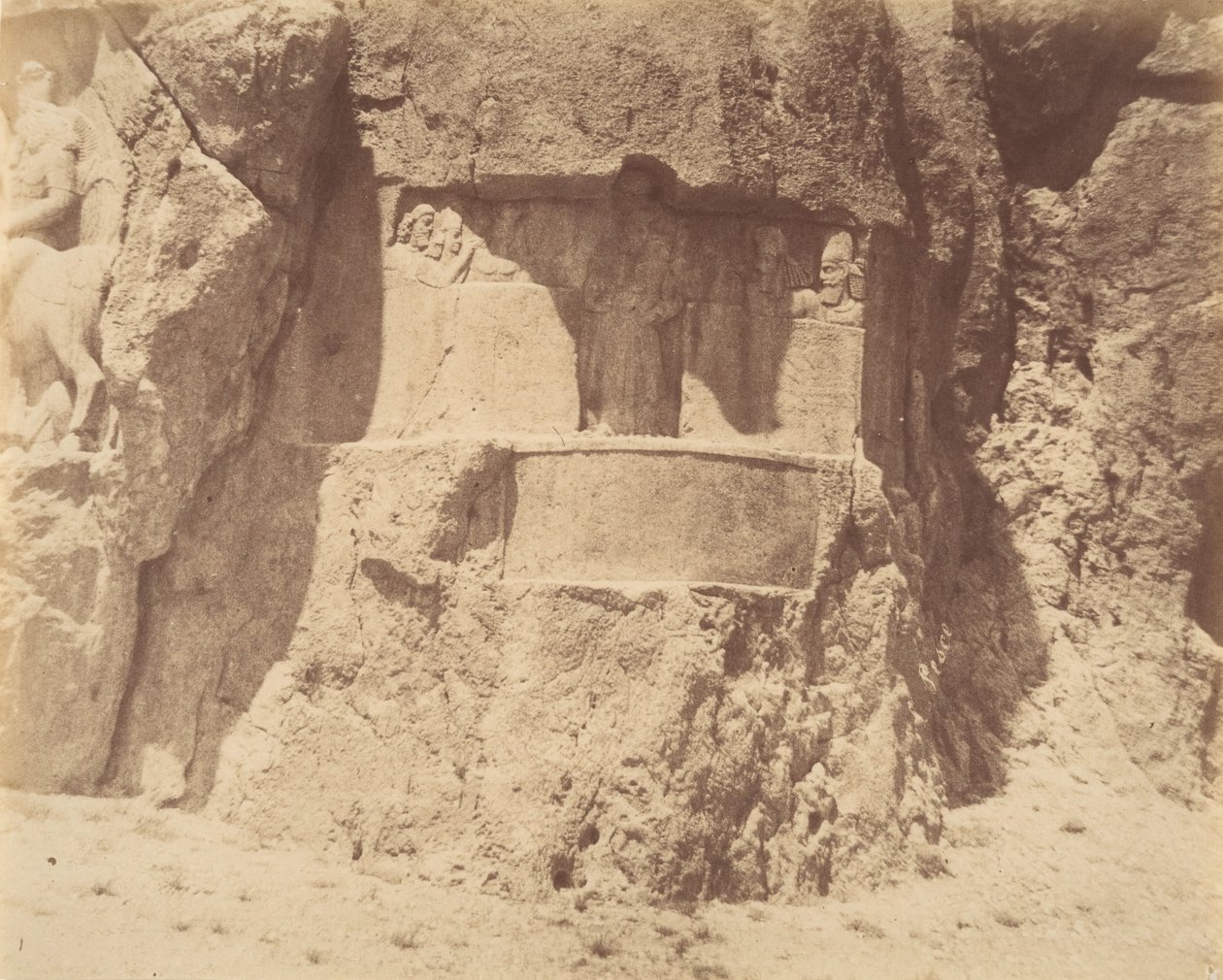 6 [Naksh-i Rustam, vicino a Persepoli], 1840-60 da Luigi Pesce
