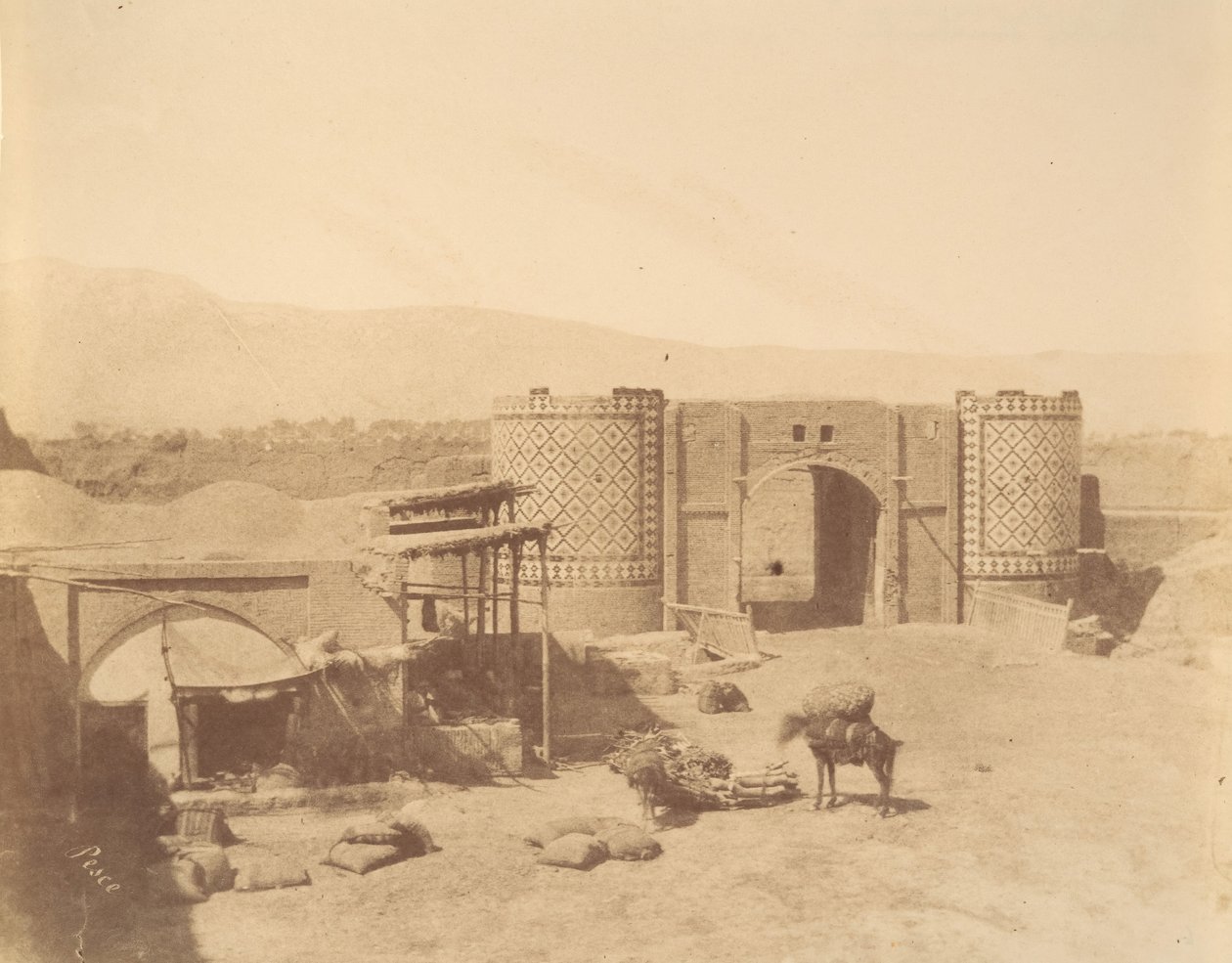 Porta del Governo, Teheran, Iran da Luigi Pesce