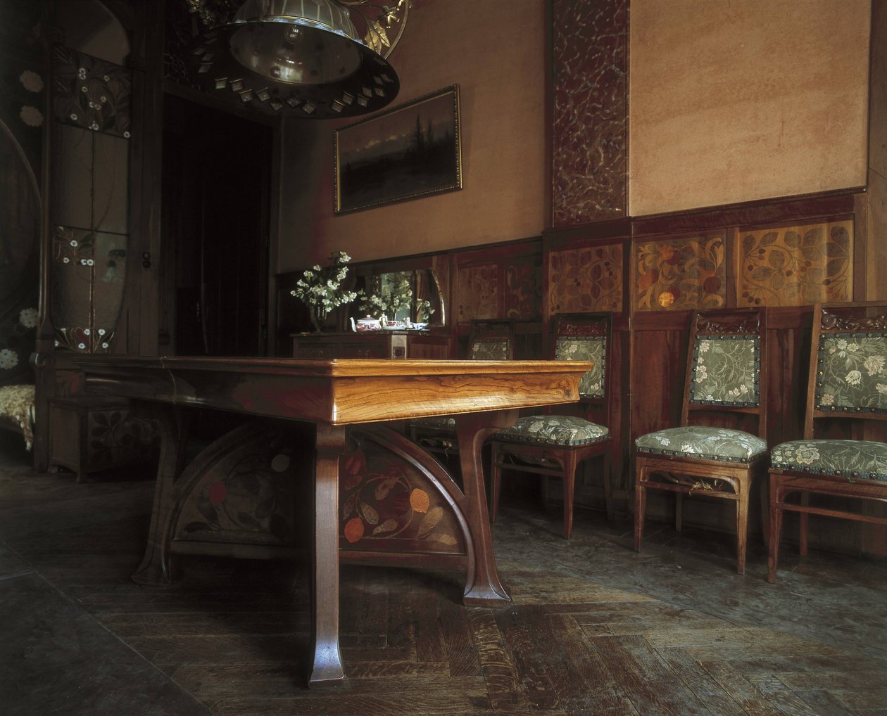 La sala da pranzo, Casa Nava (1901-1907), a Reus - Lluis Domènech i Montaner (1850-1923). Casa Navas. 1901-1907. SPAGNA. Reus. Casa Navas. Sala da pranzo, con mobili di Gaspar Homar i Mesquida. Modernismo. Architettura. da Luis Domenech i Montaner