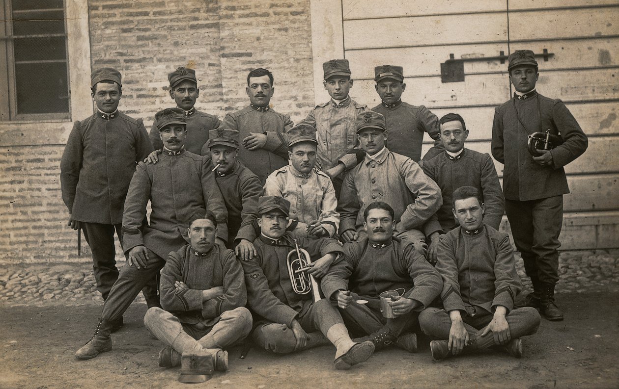 Album "The GM R. Army (Prima Guerra Mondiale)": soldati del 36º Reggimento di Fanteria con due trombettieri da Lusvardi Lusvardi