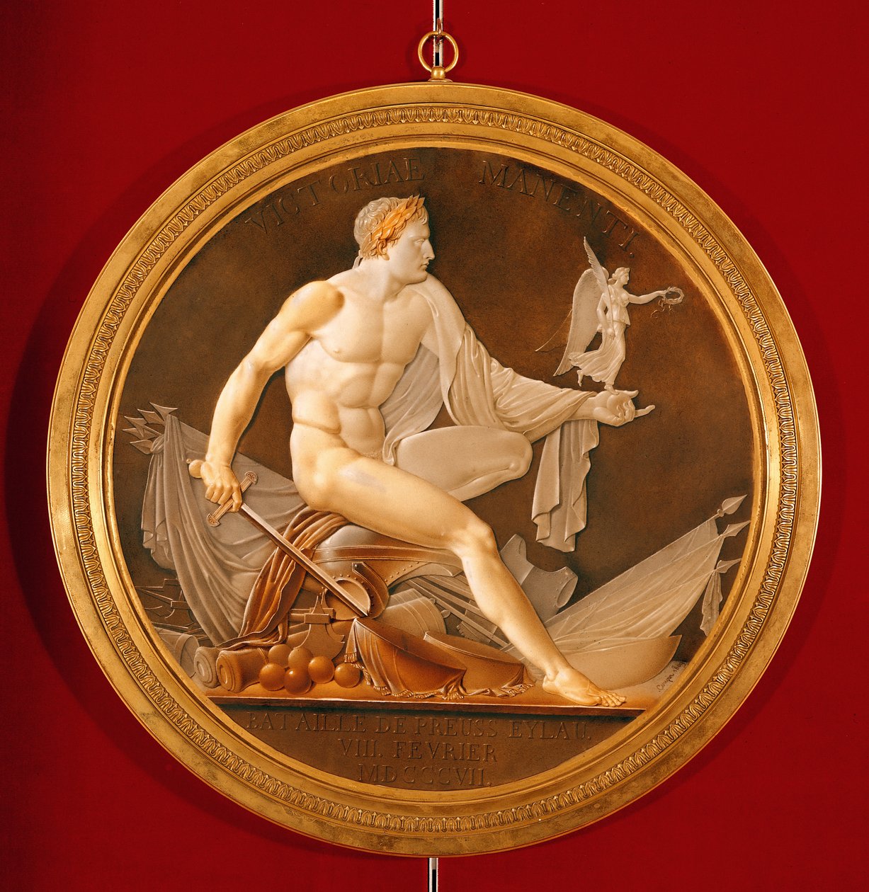 Placca circolare commemorativa della Battaglia di Eylau, raffigurante Napoleone che tiene una figura della Vittoria, Sevres, 1809 da Marie Philippe Coupin de la Couperin