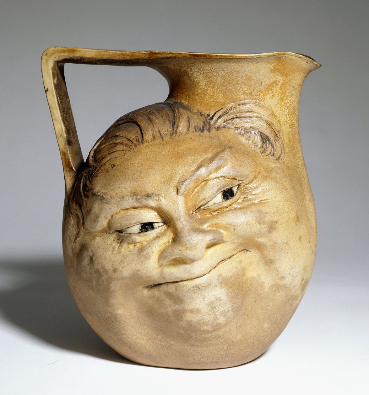 Brocca grottesca dei Martin Brothers con un volto umoristico, 1898 da Martin Brothers