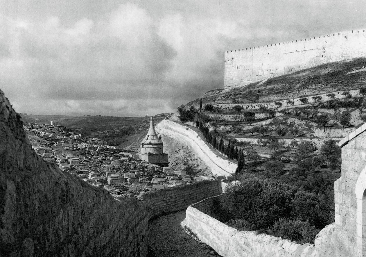 Luoghi di sepoltura ebraici vicino al Muro di Gerusalemme, 1937 da Martin Hurlimann