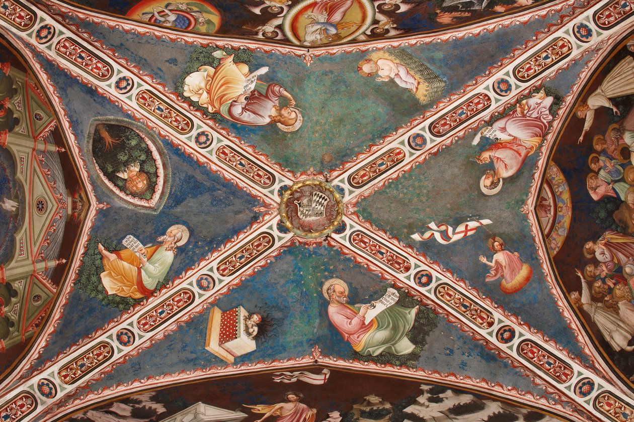 Vista della volta con affresco rappresentante i quattro Evangelisti, la Trinità a tre facce e l