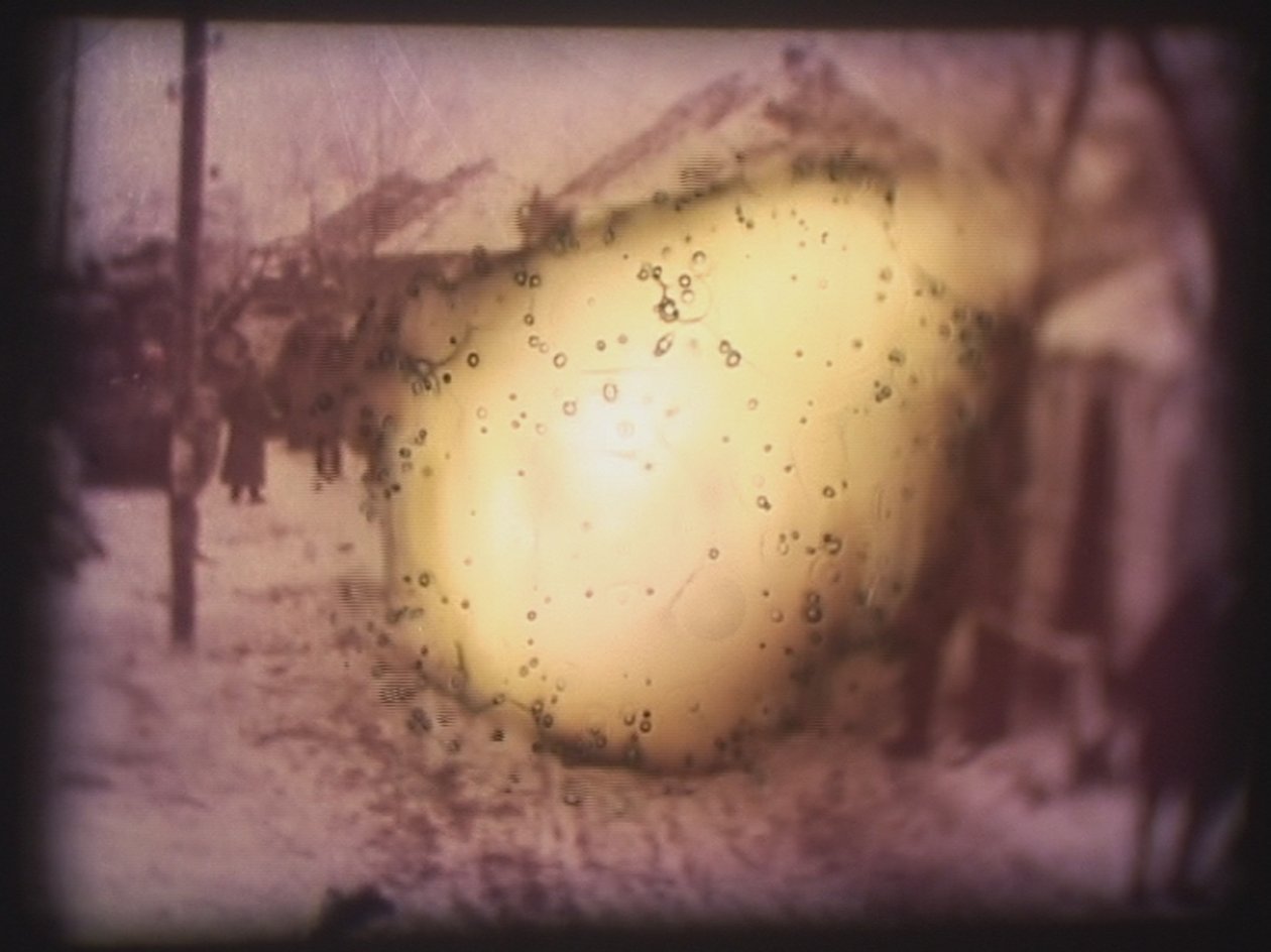 Barbarossa, 2002 (videoproiettore e proiettore di diapositive simulate) da Mat Collishaw