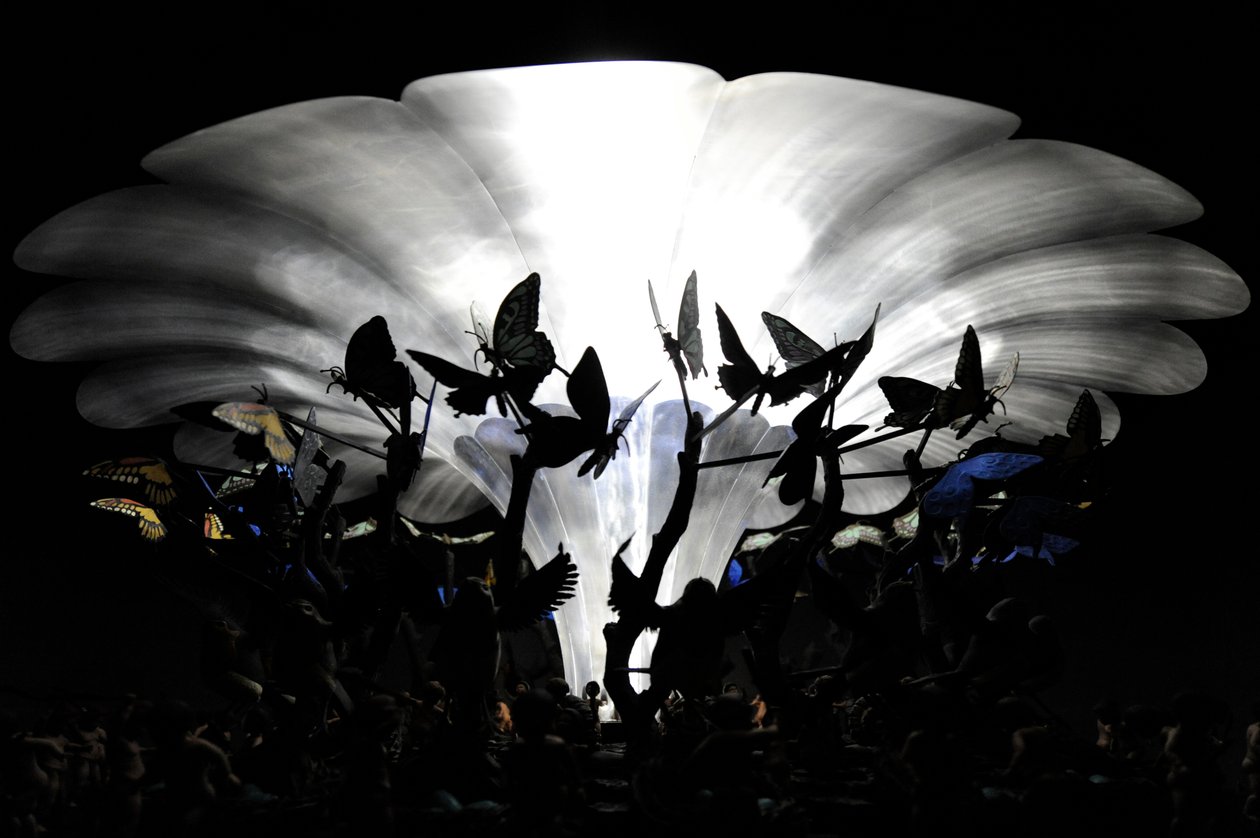 The Garden of Unearthly Delights, 2009 (acciaio, alluminio, gesso, resina, luci LED, motore) da Mat Collishaw