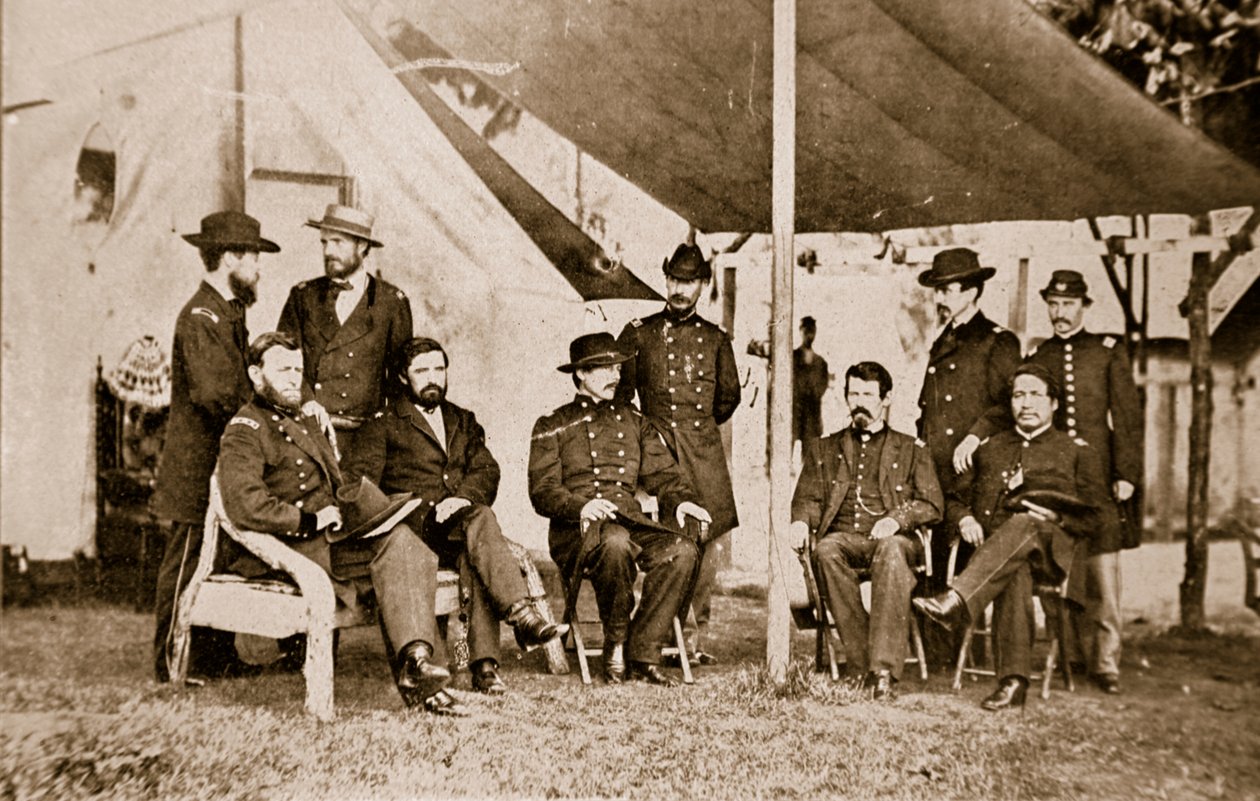 Generali Grant, Badeau, Rawlins, Comstock e Porter, e colonnelli Duff, F. D. Dent, Robinett e Parker, 1861-65 da Mathew B. Brady