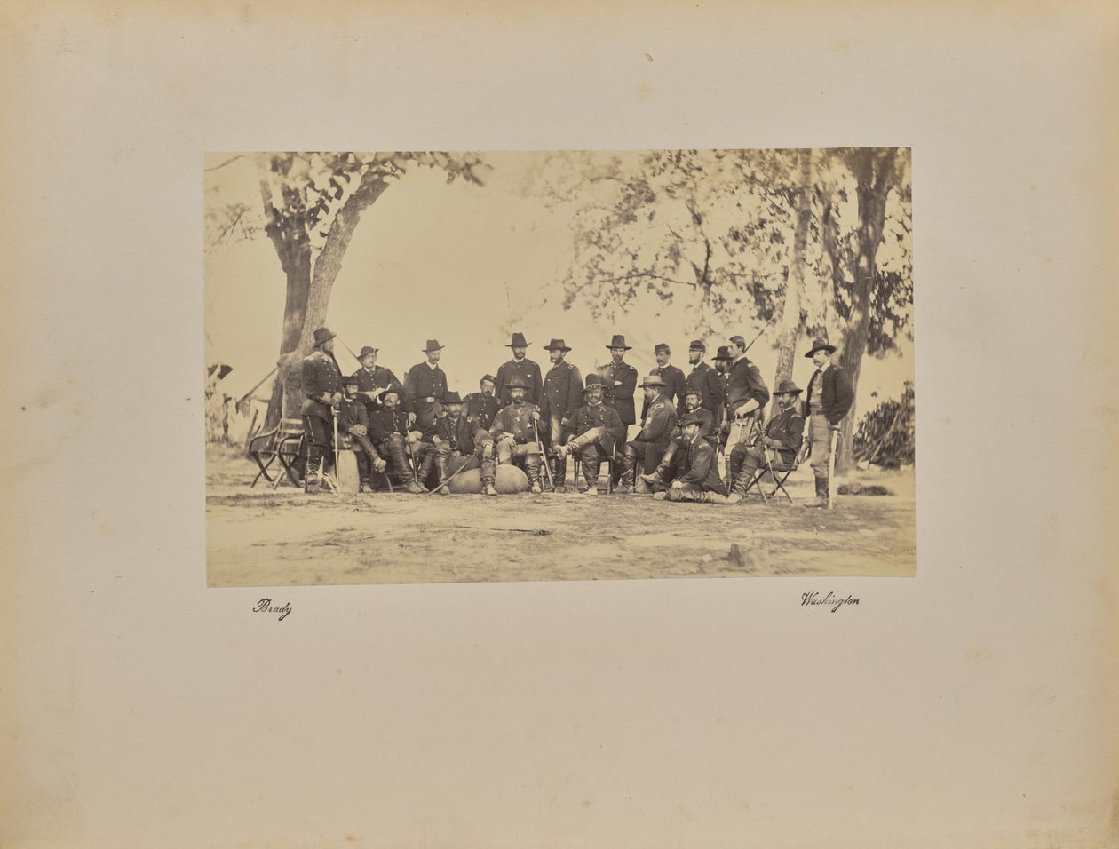 Burnside e il personale da Mathew B. Brady