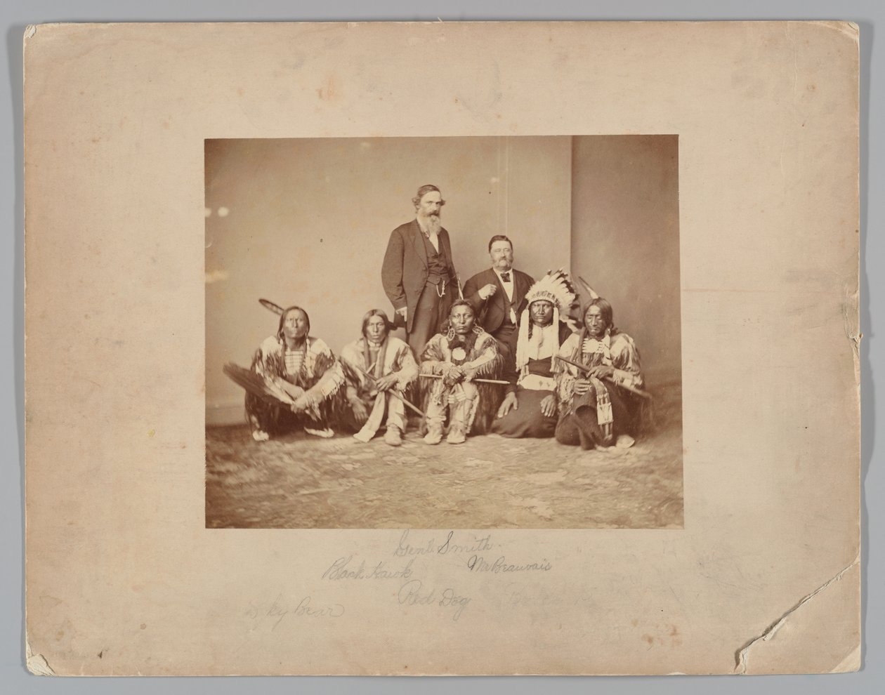Il generale J. E. Smith e gli indiani da Mathew B. Brady