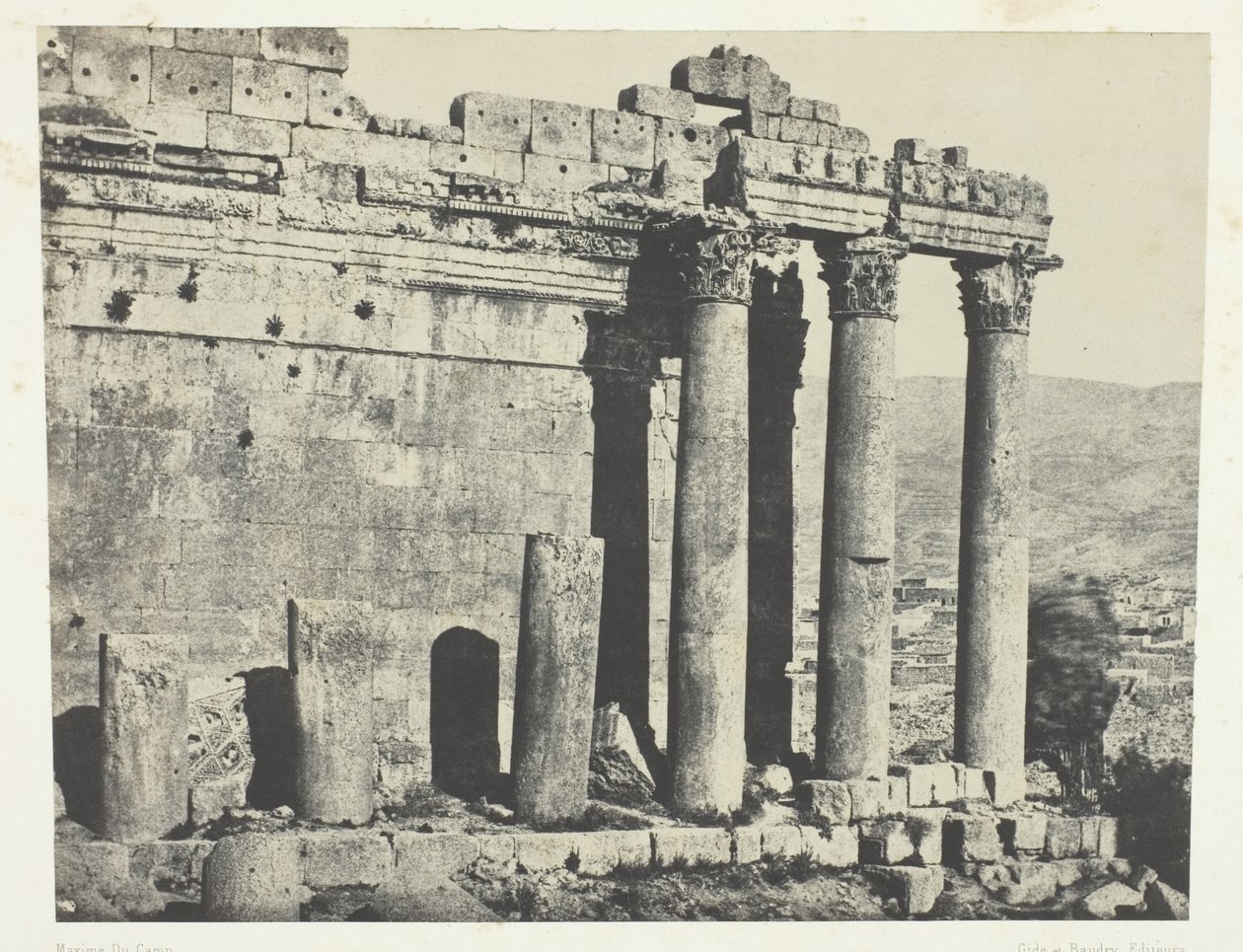 Baalbeck (Eliopoli), Tempio di Giove, facciata occidentale; Siria da Maxime Du Camp
