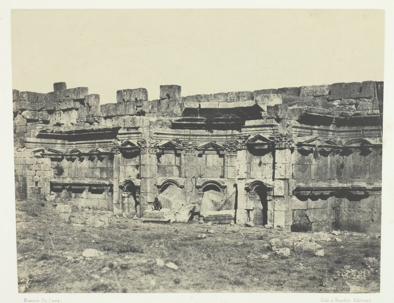 Baalbeck, Interno del recinto dei templi del Sole e di Giove, Siria, 1849-51, stampato 1852 da Maxime Du Camp