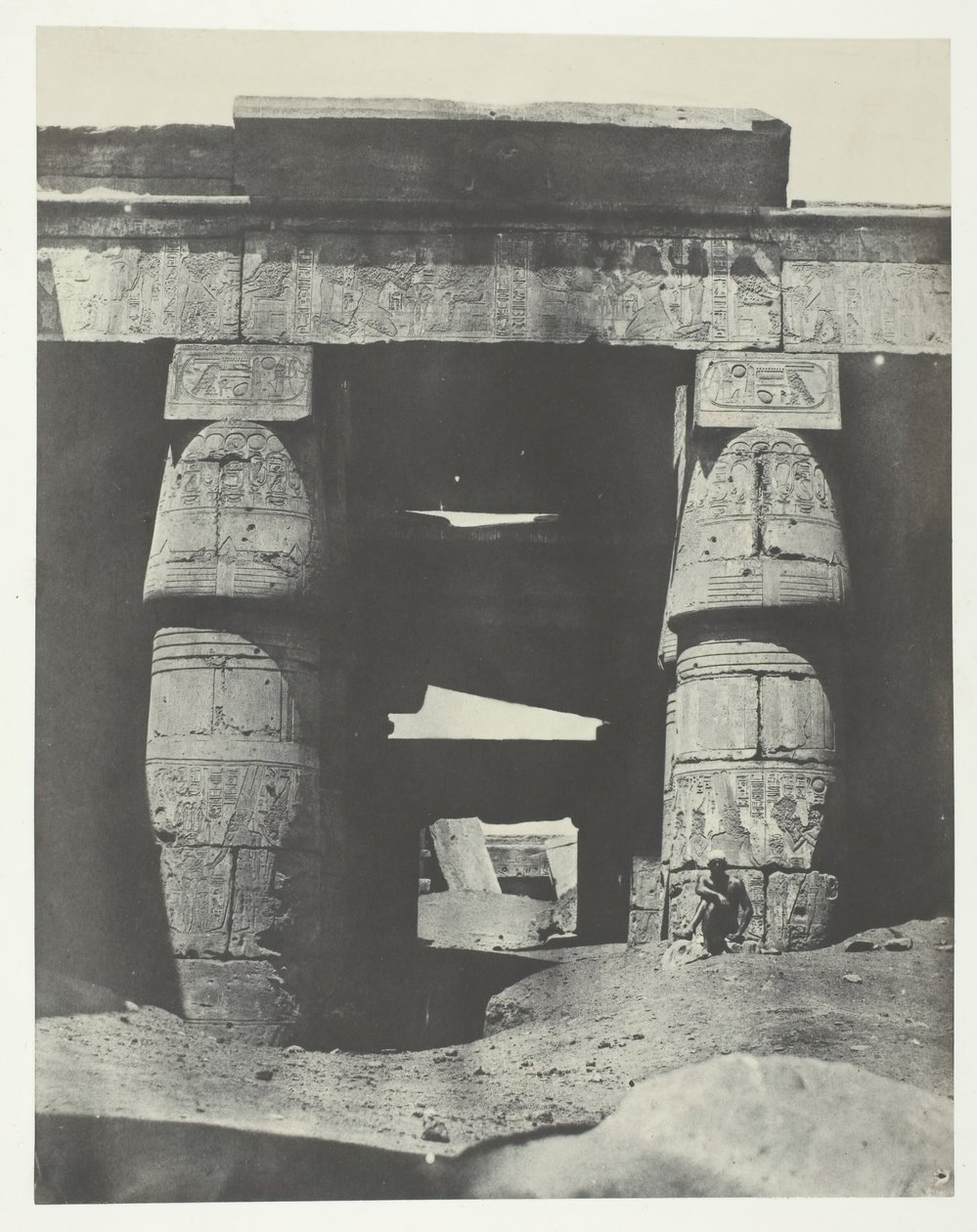 Karnak, Portico del Tempio di Khons, Tebe, 1849-51, stampato 1852 da Maxime Du Camp