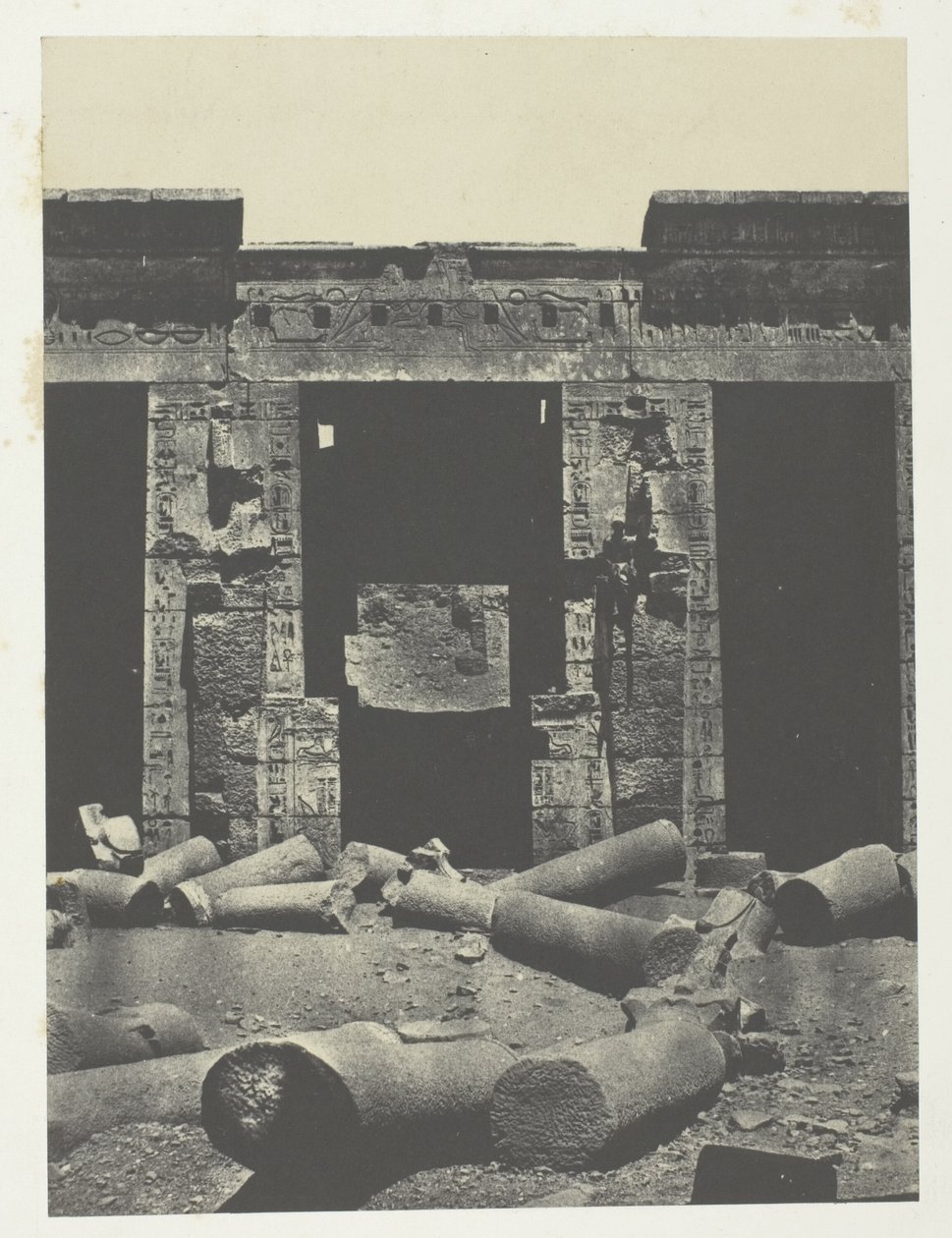 Médinet-Habou, Parte Orientale del Peristilio del Palazzo di Ramses-Méiamoun; Tebe da Maxime Du Camp