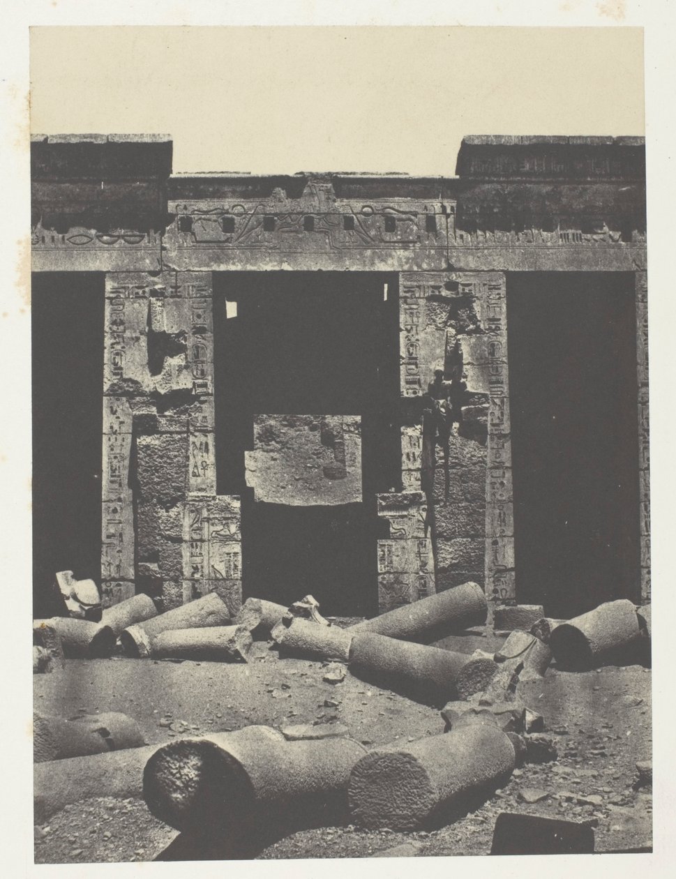 Médinet-Habou, Parte Orientale del Peristilio del Palazzo di Ramses-Méiamoun; Tebe da Maxime Du Camp
