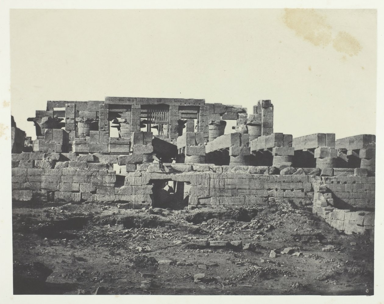 Palazzo di Karnak, Entrata Meridionale della Sala Ipostila, Tebe, 1849-51, stampato 1852 da Maxime Du Camp