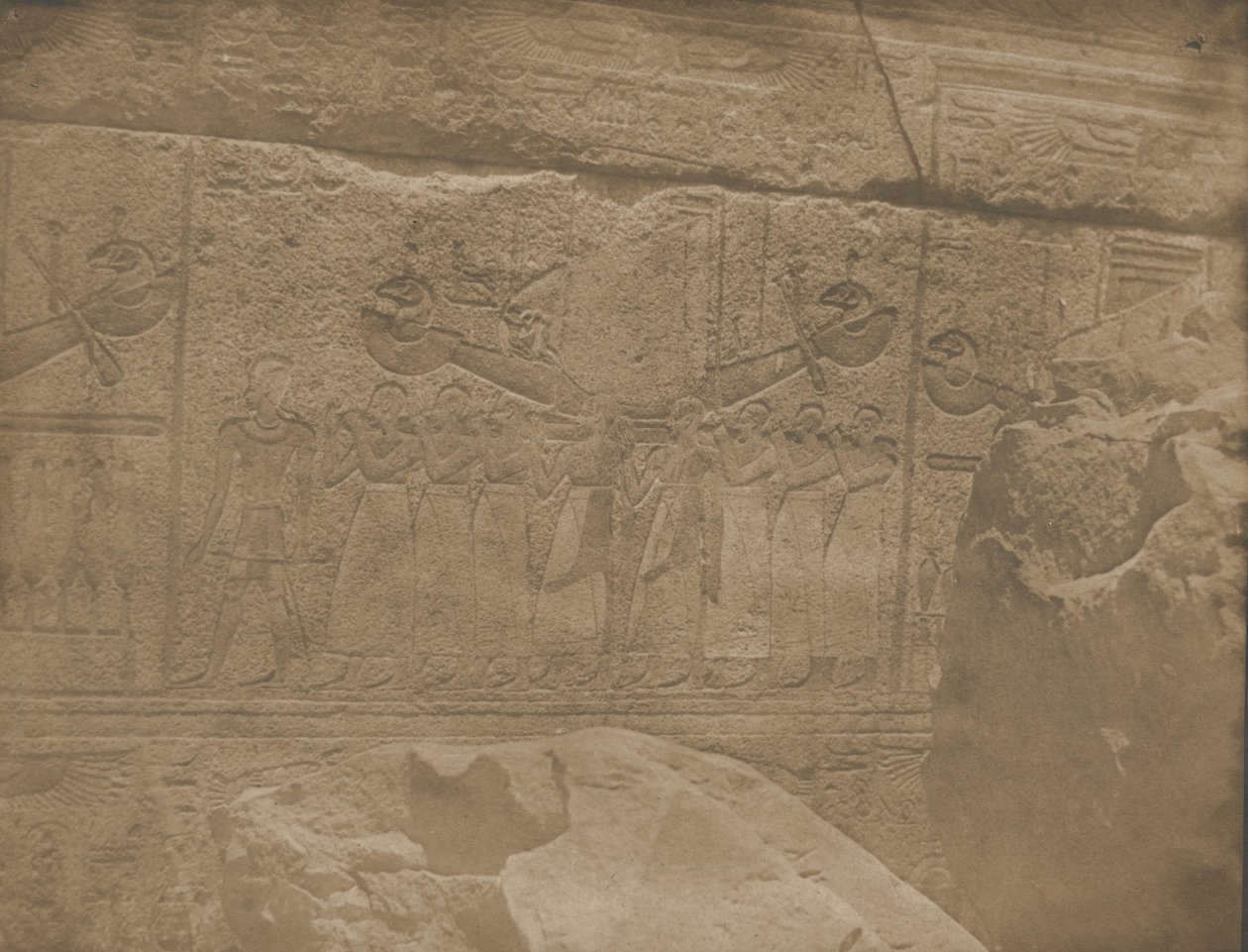 Palais de Karnak, sculture esterne del santuario di granito da Maxime Du Camp