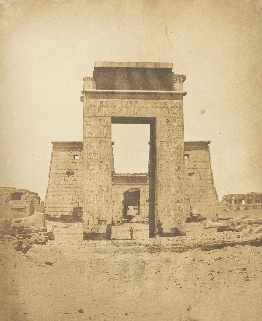 Propilone del Tempio di Khons, a Karnak, Tebe, 1849-50 da Maxime Du Camp
