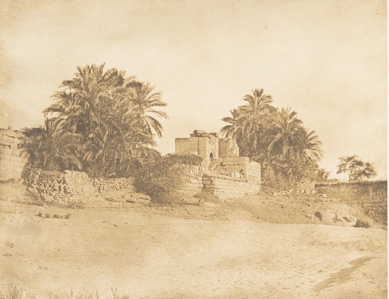 Rovine di un Arco di Trionfo Romano, a Philae, aprile 1850 da Maxime Du Camp