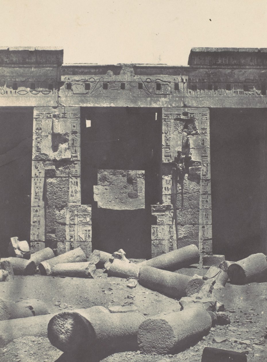 Tebe. Medinet-Habou. Parte orientale del Peristilio del Palazzo di Ramses-Miamun, 1850 da Maxime Du Camp