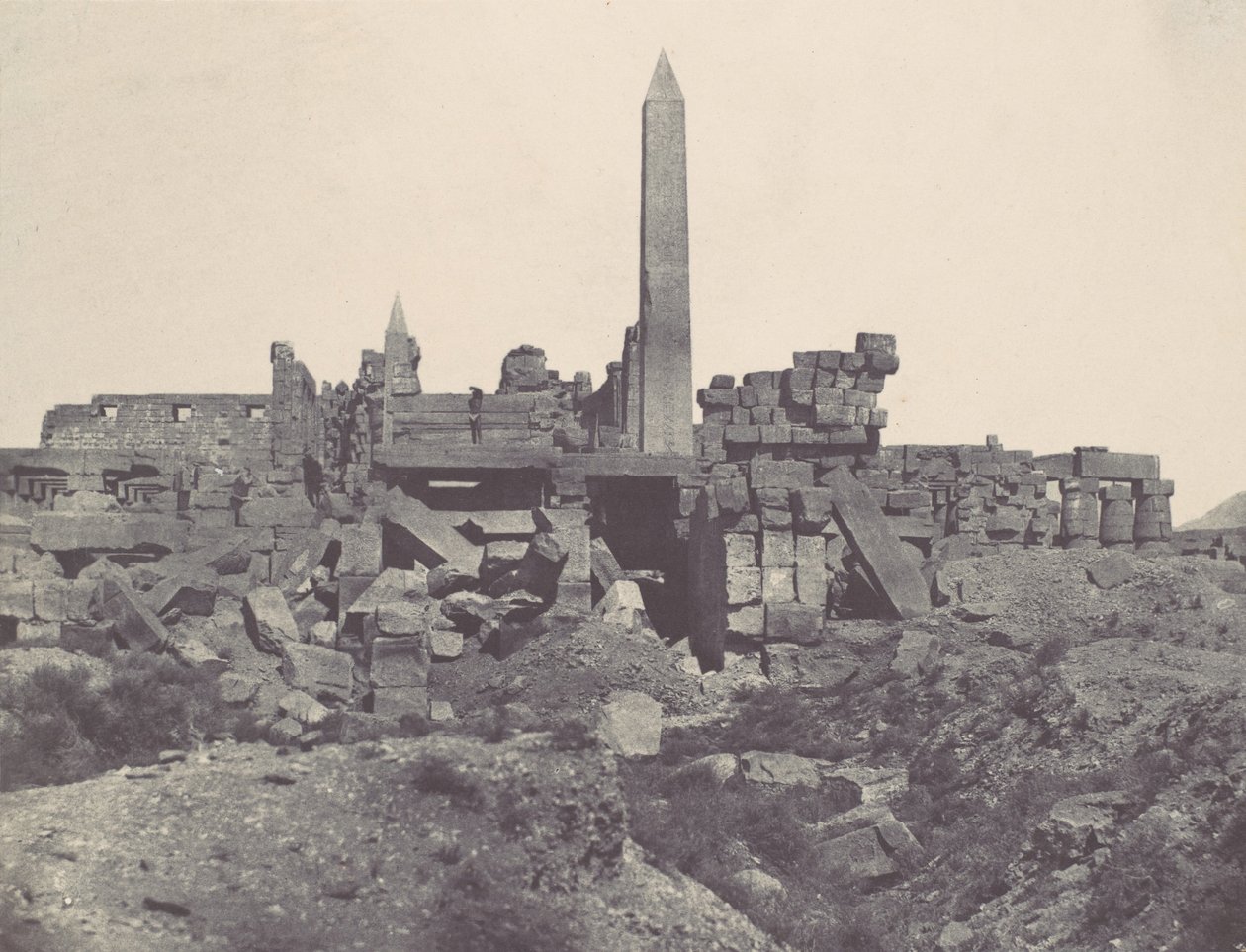 Tebe. Palazzo di Karnak. Santuario di Granito e Sala Ipostila, 1850 da Maxime Du Camp