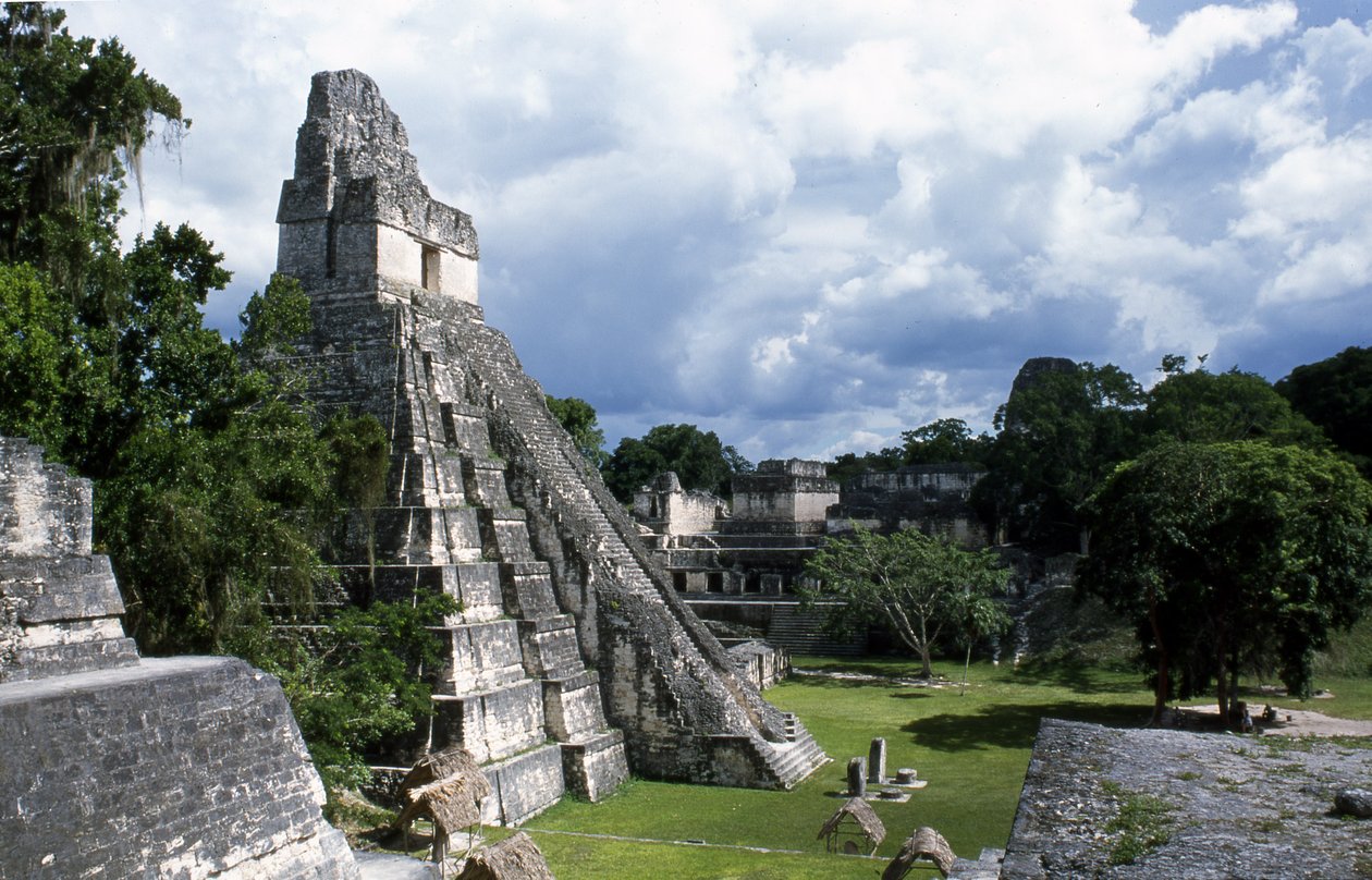 Veduta del Tempio 1 di Tikal, Periodo Classico Tardo 600-900 d.C. da Mayan