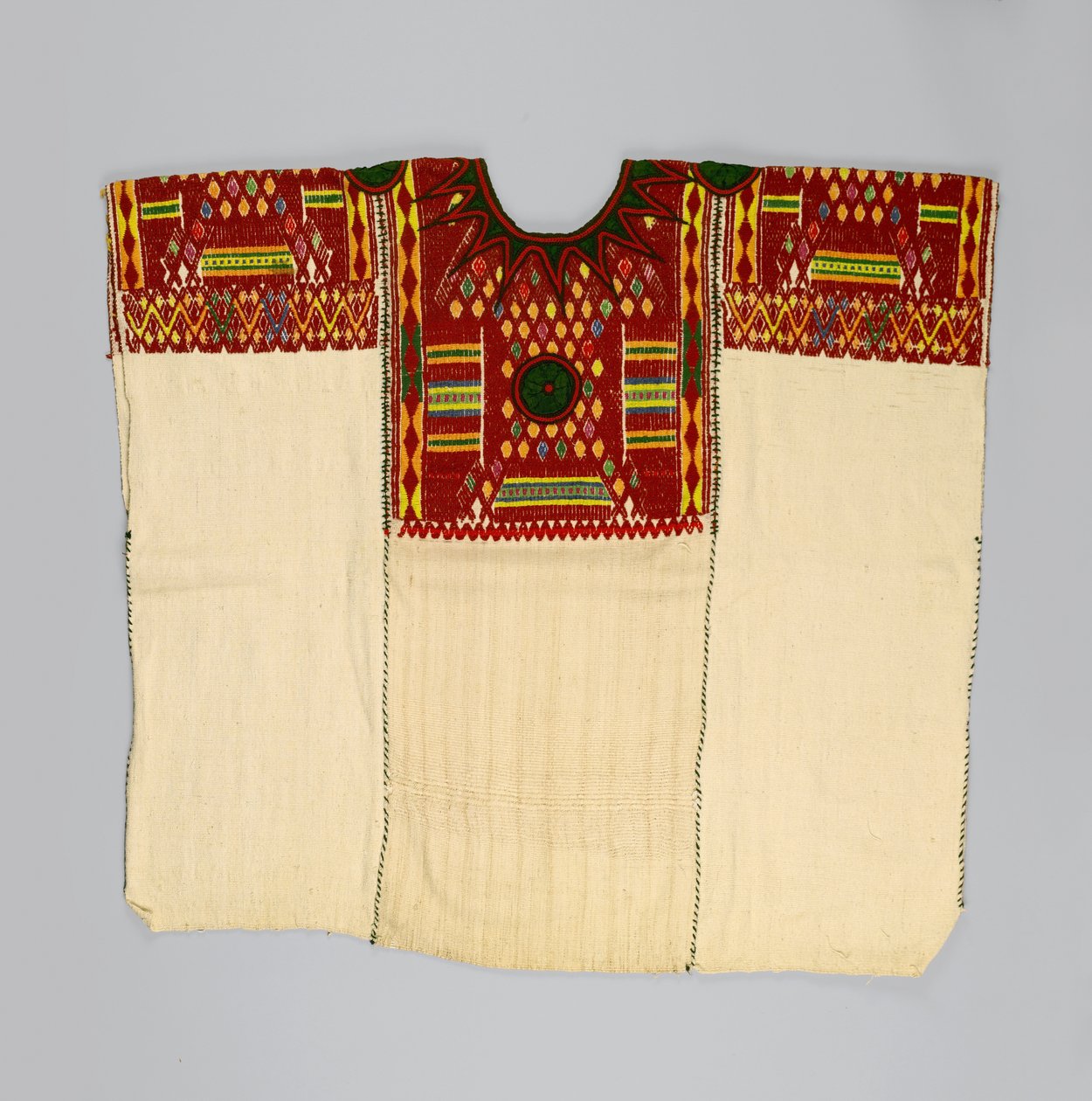 Blusa da donna o huipil, da Chichicastenango, El Quiche, Guatemala, anni 1930 o 1940 da Mayan