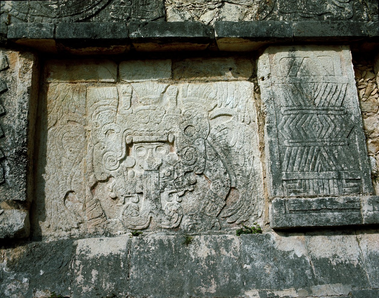 Piattaforma di Venere nella Grande Piazza, 750-1200 da Mayan Mayan