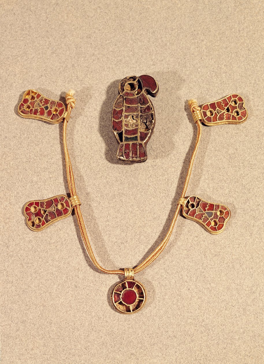 Spilla a forma di aquila e una collana, IV-VI secolo da Merovingian
