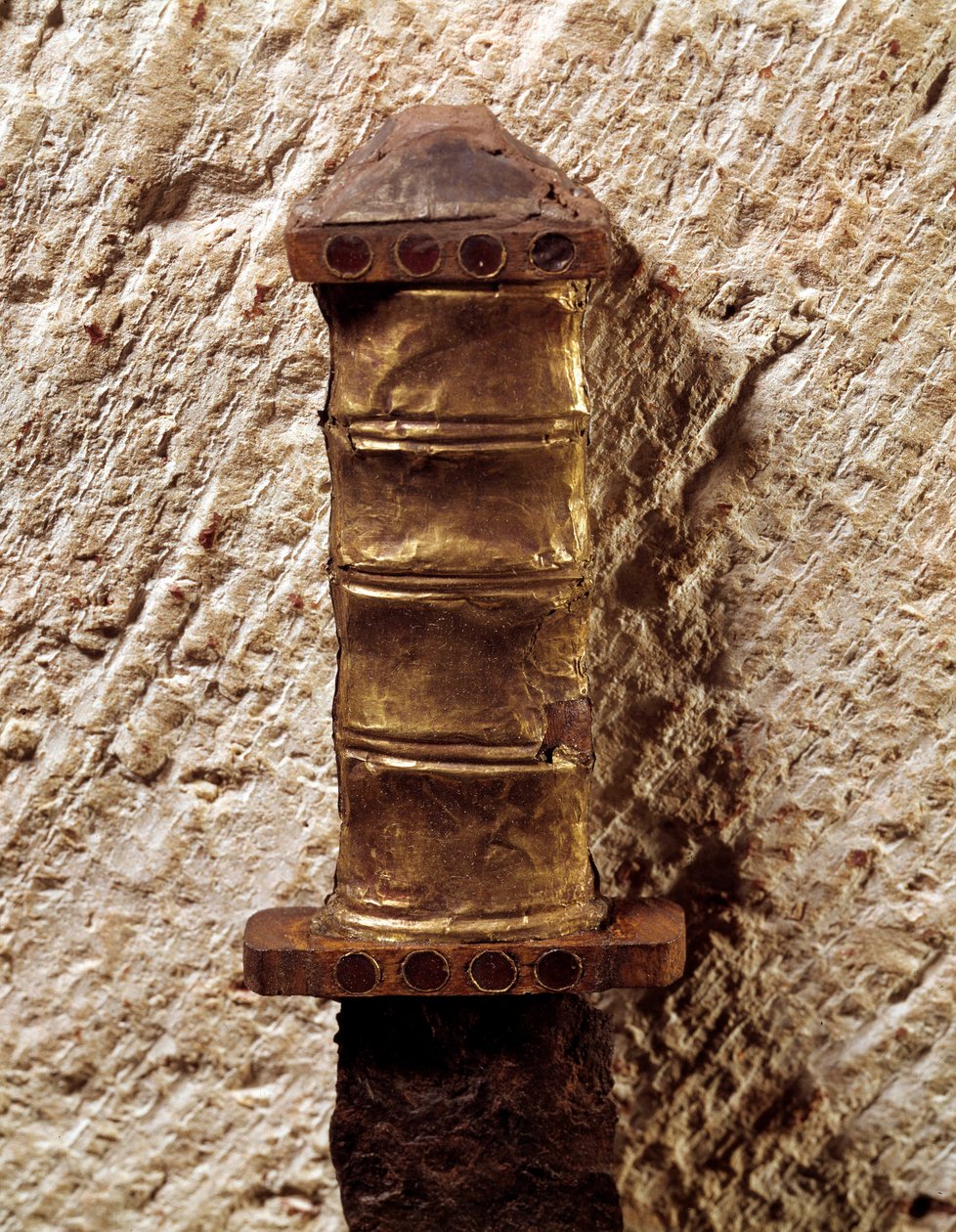 Arte merovingia: manico di lancia, VI secolo. Gallia, Museo Nazionale di Archeologia di Saint Germain en Laye da Merovingian Merovingian