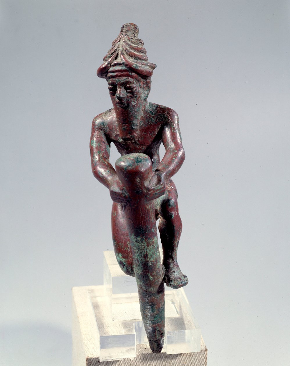 Figura di fondazione in rame raffigurante un dio che spinge un chiodo da Mesopotamian Mesopotamian